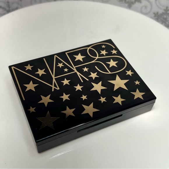 NARS Light Reflecting Setting Pressed Powder | Shade Crystal | Christmas - Picture 6 of 11